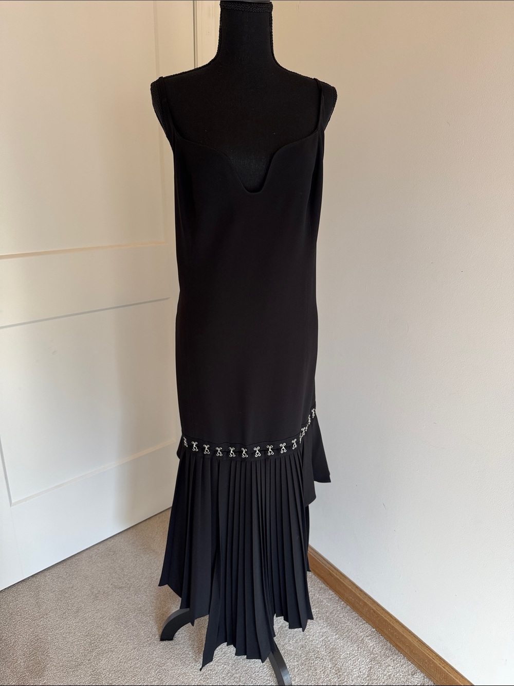 H&M Black Sleeveless High-Low Pleated Hem Dress